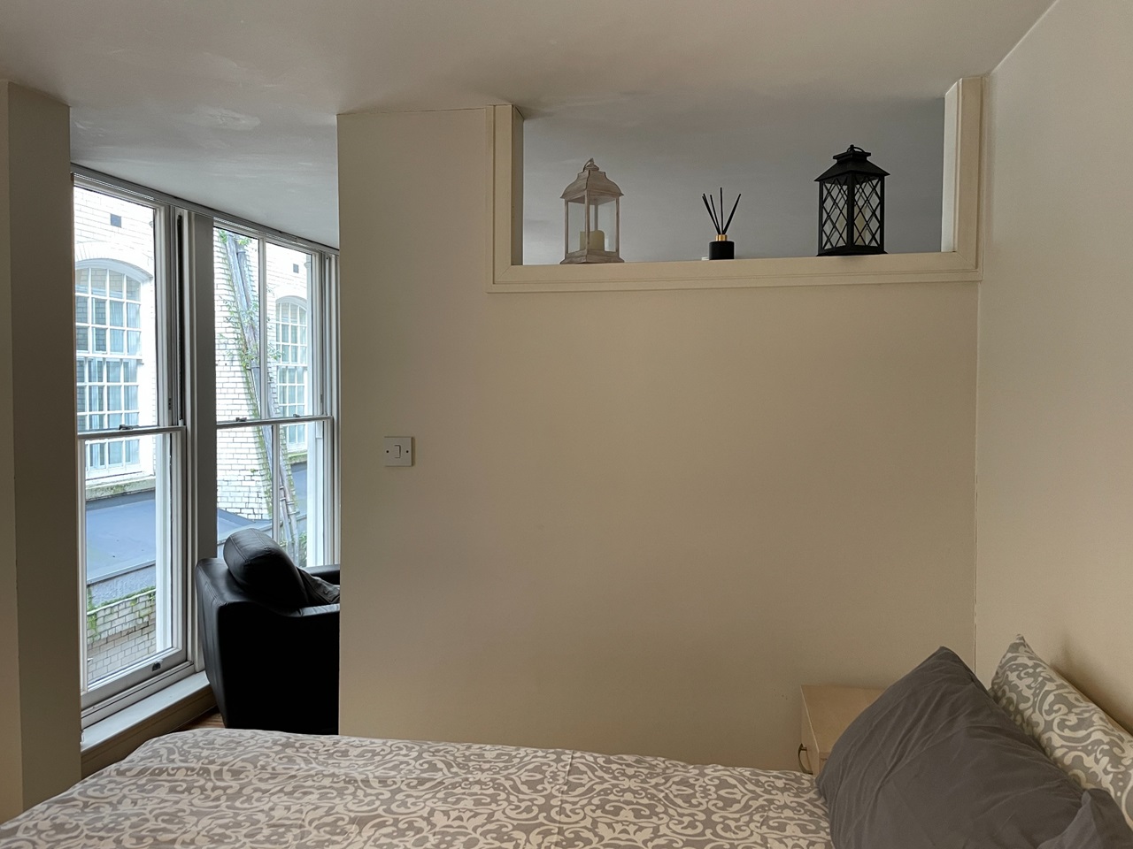 Studio Flat, Temple Lane, L2 photo 5