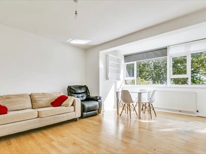 3 Bed Flat, Weydown Close, SW19
