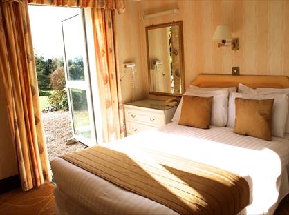 1 Bed Flat, Douglas Avenue, EX8