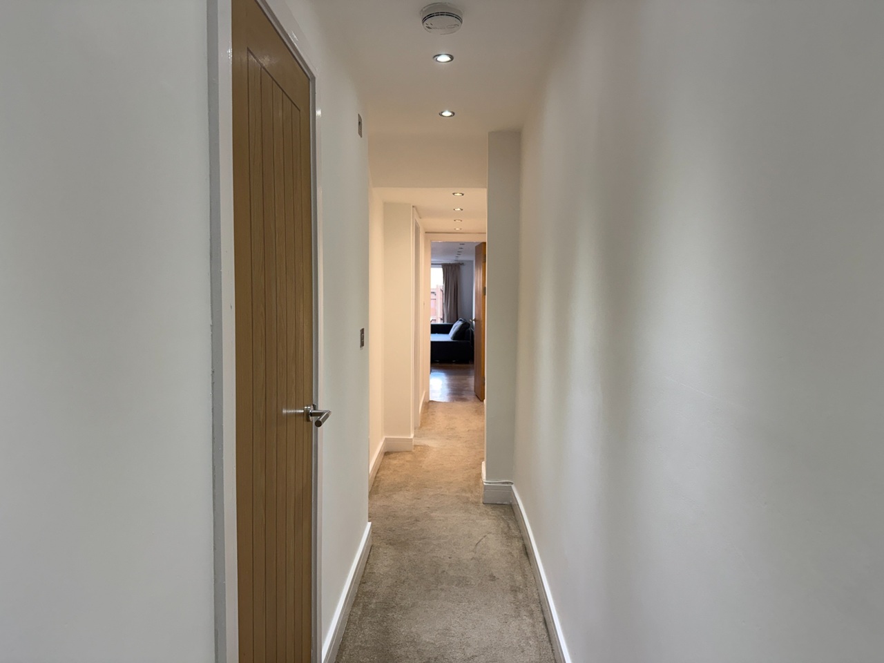 1 Bed Flat, Penarth Road, CF11 photo 3