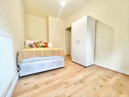 Room in a Shared House, Berwyn House, N16