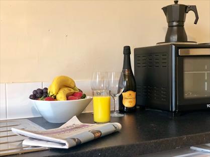 Bedsit, Waterden Road, GU1