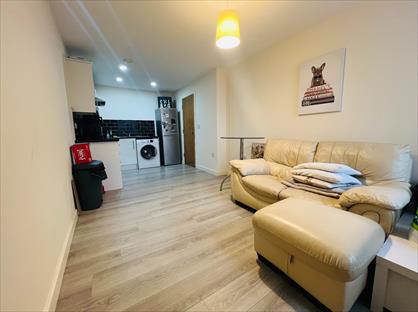 1 Bed Flat, Stone Hall Road, BD2