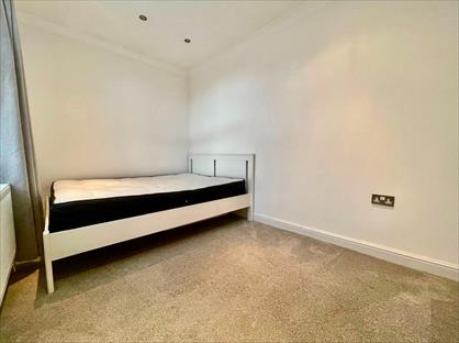 Room in a Shared House, Rosebank Road, E17