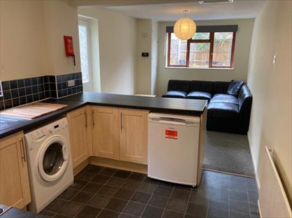 5 Bed Terraced House, Milton Road, SO15