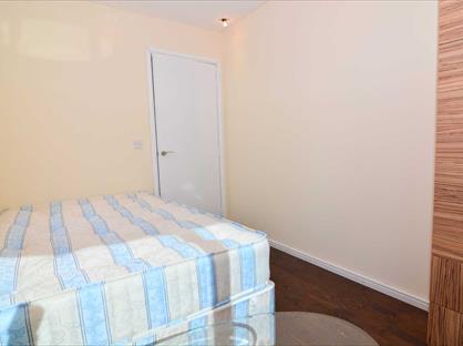 Room in a Shared Flat, Block Wharf, E14