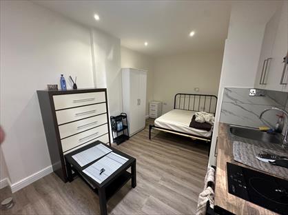 Studio Flat, Jersey Road, TW7