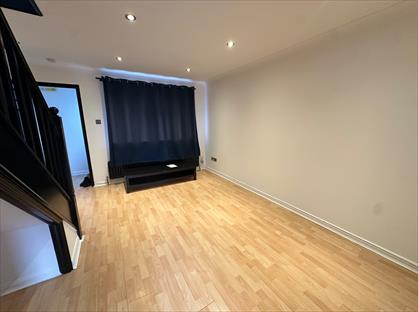 2 Bed Semi-Detached House, Derwent Close, TW14