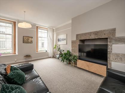 3 Bed Flat, Grove Street, EH3
