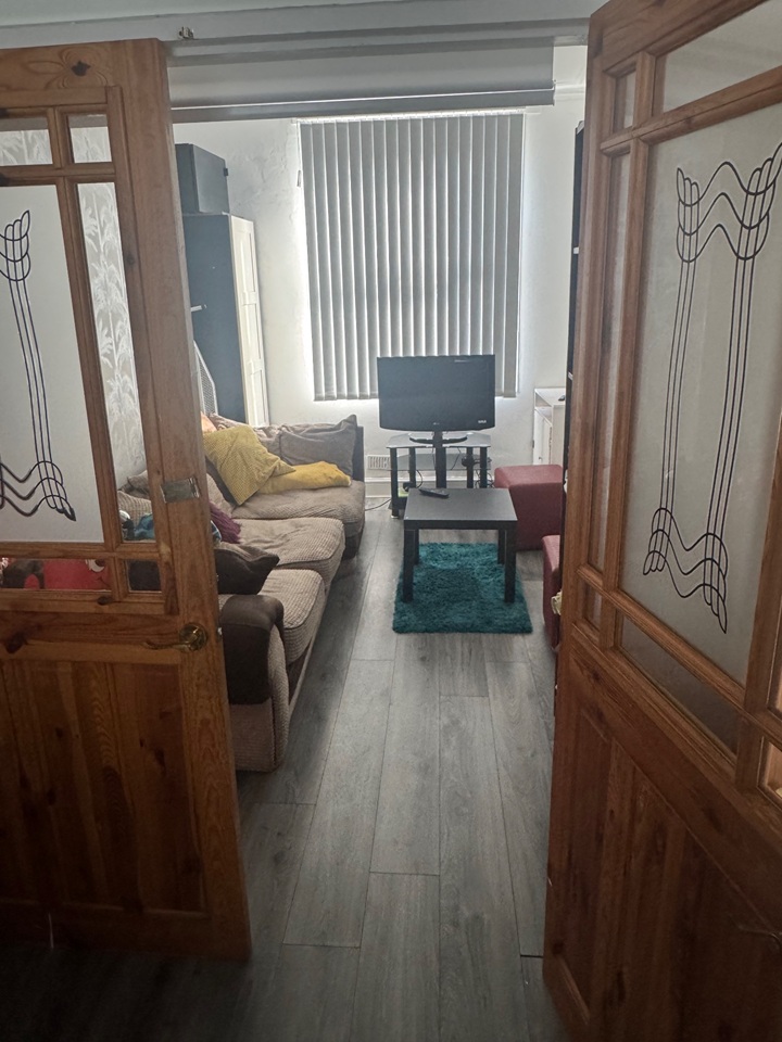 2 Bed Terraced House, Barringtonstreet, M11