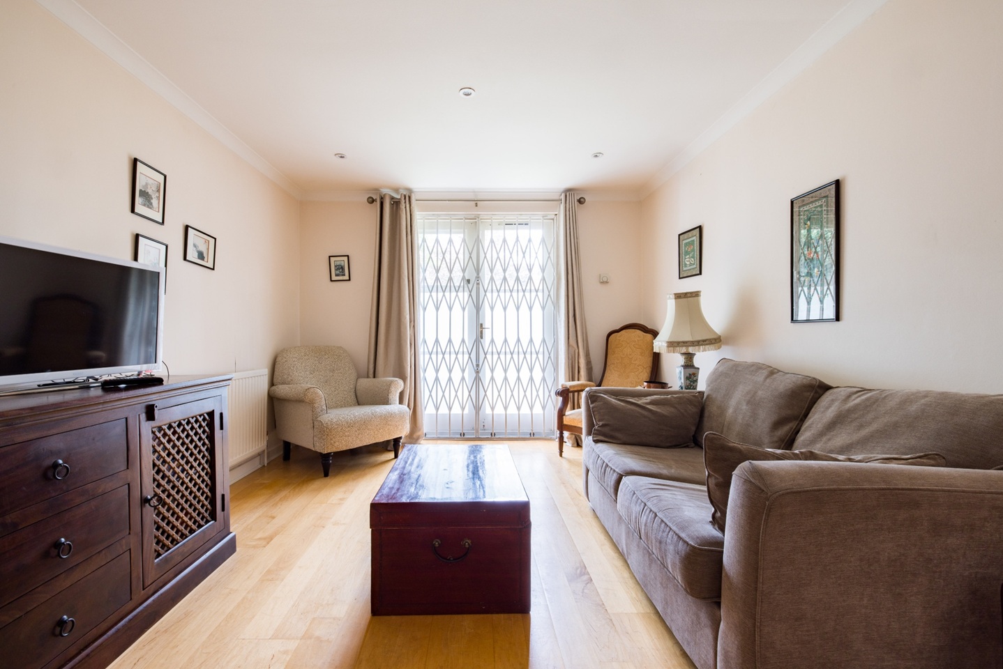 1 Bed Flat, Brompton Park Crescent, SW6