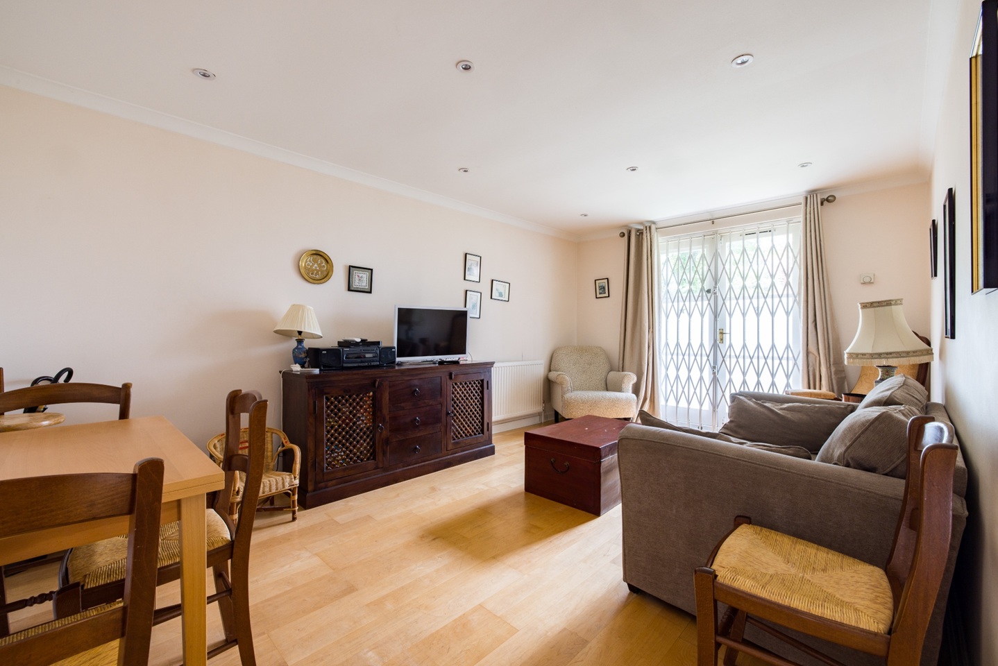 1 Bed Flat, Brompton Park Crescent, SW6 photo 2