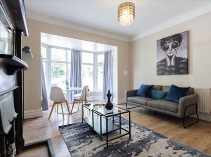 2 Bed Flat, Church Wood Avenue, LS16