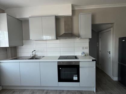 1 Bed Flat, Long Lane, UB10