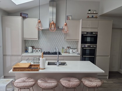 5 Bed Semi-Detached House, Caversham Avenue, SM3