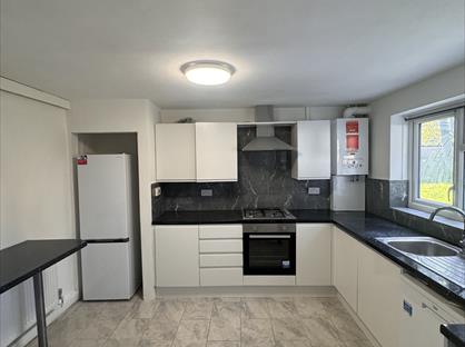 5 Bed Semi-Detached House, West Close, N9