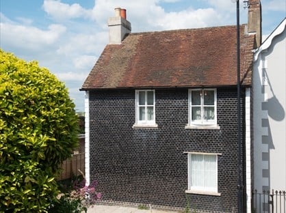 3 Bed Semi-Detached House, Western Road, BN7