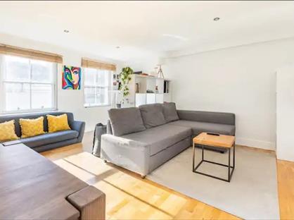 2 Bed Maisonette, Berwick St., W1F
