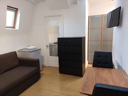 Studio Flat, London, N19