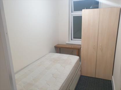 Room in a Shared House, Dersingham Avenue, E12
