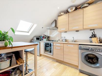 2 Bed Flat, Hamond Court, SW2