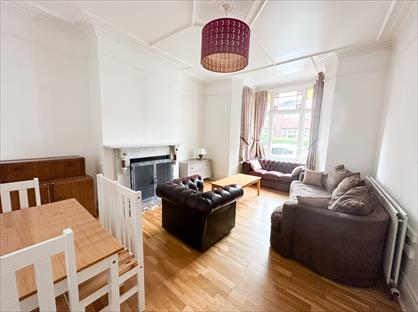 5 Bed Terraced House, Rosebery Crescent, NE2