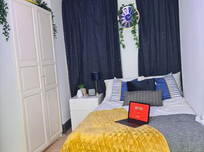 Room in a Shared House, Talbot Road, M14