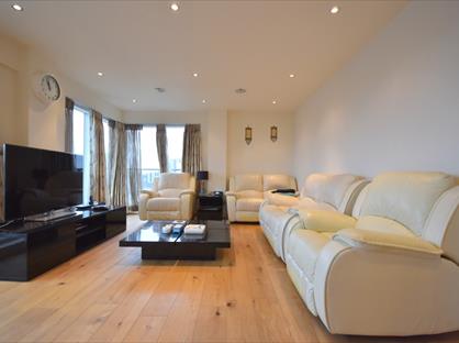 2 Bed Flat, Curtiss House, NW9