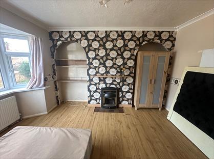 4 Bed Semi-Detached House, Sherborne Road, TW14