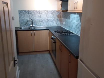 2 Bed Flat, Reading Road South, GU52