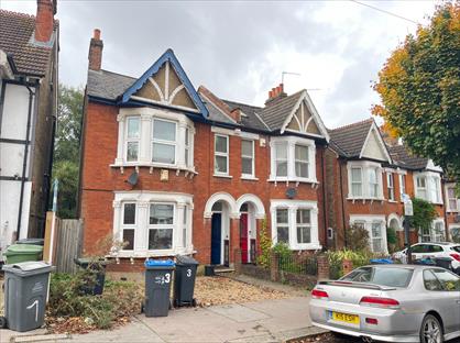 3 Bed Semi-Detached House, Chisholm Road, CR0