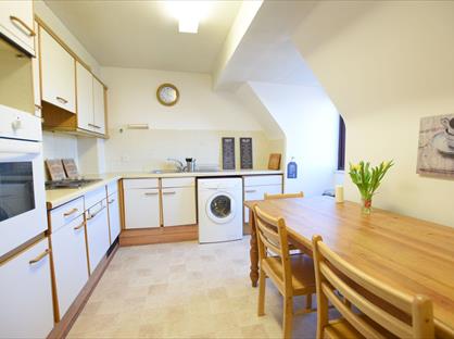 2 Bed Flat, Hadleigh Court, NW2