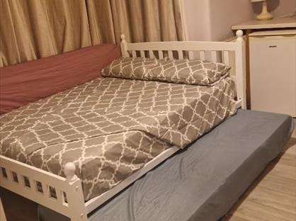 Room in a Shared House, Warwick Gardens, IG1