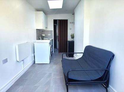 Studio Flat, Riddlesdown Road, CR8