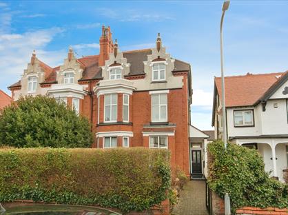 2 Bed Flat, Carmen Sylva Rd, LL30