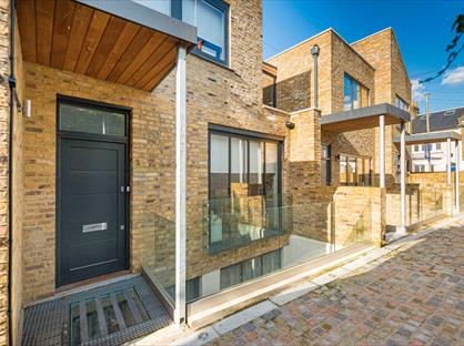 2 Bed Maisonette, Headley Mews, SW18