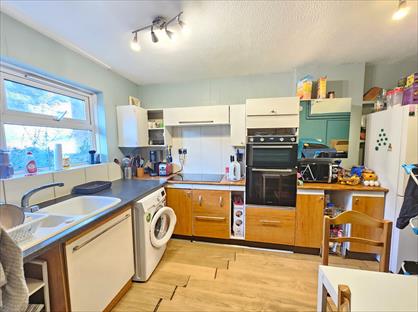 4 Bed Terraced House, Willington Court, E5