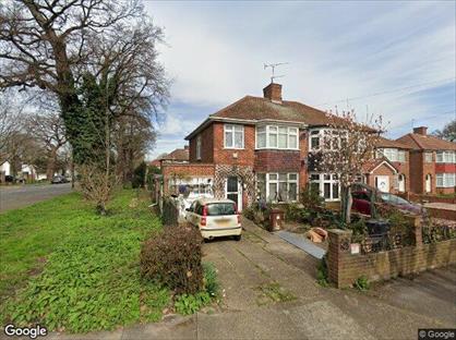 5 Bed Semi-Detached House, Avenue Close, TW5