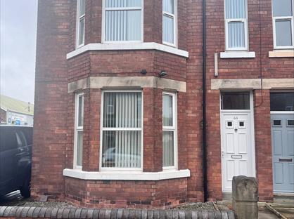 Room in a Shared House, Station Road, L39