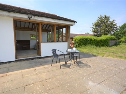 Studio Flat, Leatherhead Road, KT9