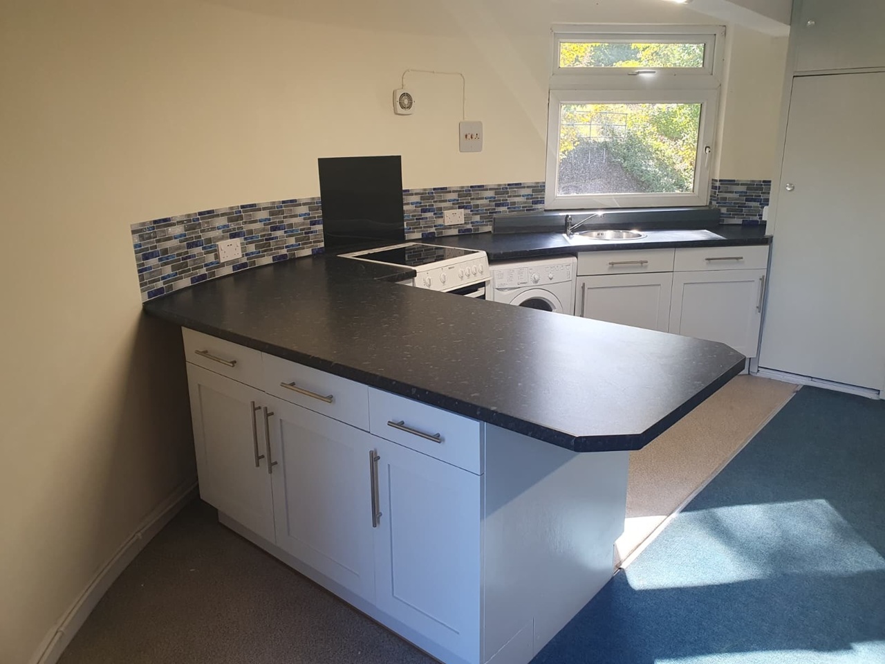 Farnham - 2 Bed Flat, Snailslynch, GU9 - To Rent Now for £1,275.00 p/m