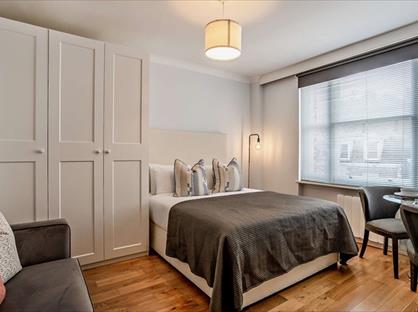 Studio Flat, Hill Street, W1J