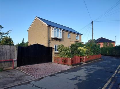 3 Bed Detached House, Newtown Road, UB9