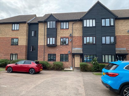 2 Bed Flat, Copperfields, SS15