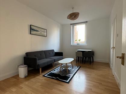 1 Bed Flat, Abbey Lane, EH8