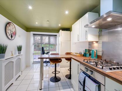 3 Bed Semi-Detached House, Graylands Close, SL1