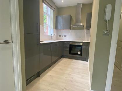 2 Bed Flat, Davenport Park Road, SK2