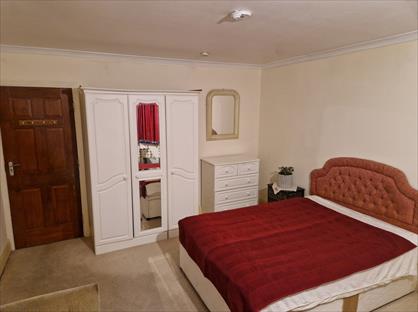 Room in a Shared House, South Lane, KT3