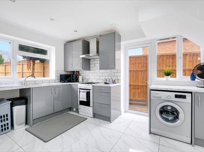 3 Bed Detached House, Smiths Lane, SL4