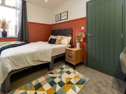 Room in a Shared House, Manchester Road West, M38